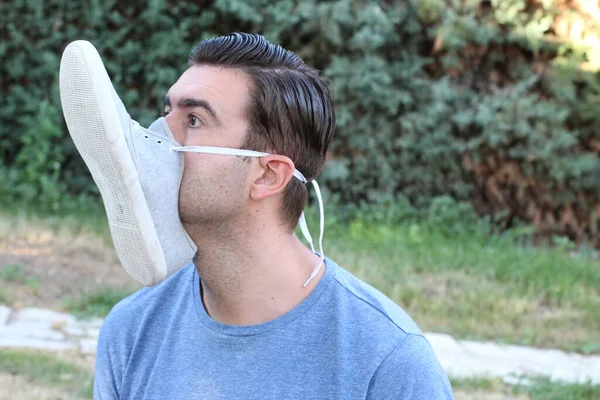 Close Retrato Belo Jovem Com Sapato Vez Máscara Médica Para — Fotografia de Stock