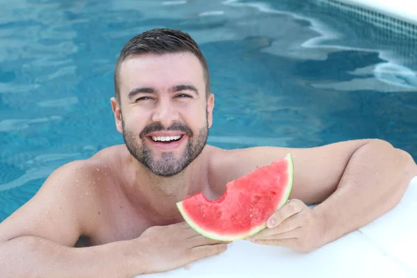 Primer Plano Retrato Joven Guapo Con Rebanada Sandía Piscina — Foto de Stock