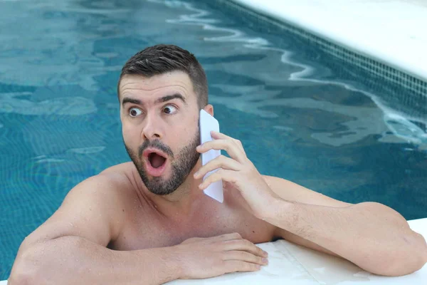 Primer Plano Retrato Joven Guapo Piscina Mirando Cámara — Foto de Stock