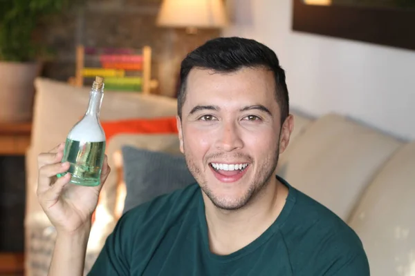 Primer Plano Retrato Joven Guapo Con Vaso Agua Casa —  Fotos de Stock