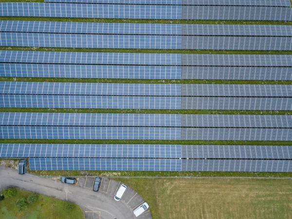 Veduta Aerea Dei Pannelli Solari Generazione Energia Fotovoltaica Sul Campo — Foto Stock