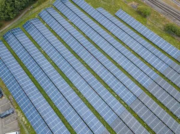 Vedere Aeriană Panourilor Solare Pentru Generarea Energie Fotovoltaică Teren — Fotografie, imagine de stoc