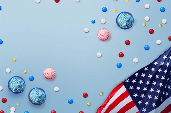 Cupcake Snoep Met Vlag Bovenaanzicht Blauwe Kleur Achtergrond Lekkere Patriottische — Stockfoto