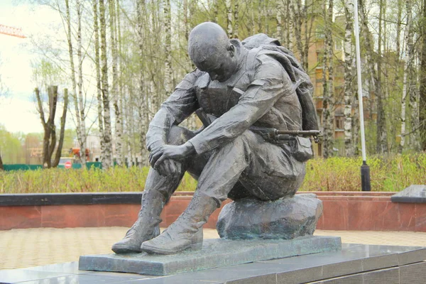 17-05-2020. Syktyvkar, Russia. Monument to the soldiers-internationalists who died in the modern wars of the USSR and Russia. A war memorial in Syktyvkar, Russia — Stock Photo, Image