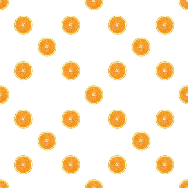 İzole edilmiş portakal dilimlerinin kusursuz deseni. Arkaplan, tasarım ve ambalaj için duvar kağıdı — Stok fotoğraf
