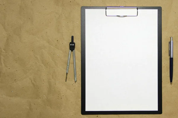 Compressa Con Foglio Bianco Formato Carta Artigianale Beige Con Penna — Foto Stock