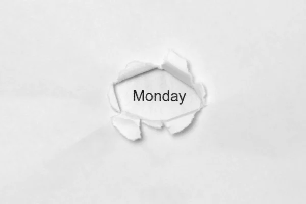 Слово Понедельник Белом Изолированном Фоне Надпись Через Отверстие Бумаге Концепция — стоковое фото