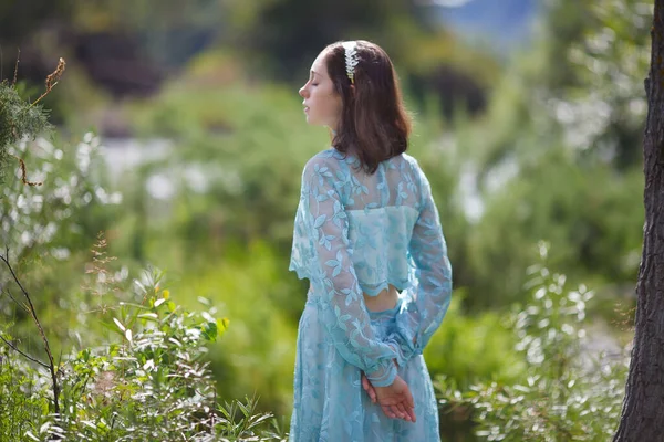 História Ninfa Floresta Menina Vestido Azul Floresta Fotosessão Altai — Fotografia de Stock