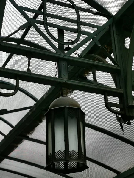 Une macro photo de lampe dans la rue principale de Miskolc — Photo