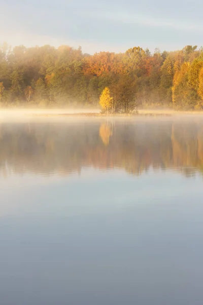 Krásné Barevné Podzimní Jezero Pomořské Vojvodství Polsko — Stock fotografie