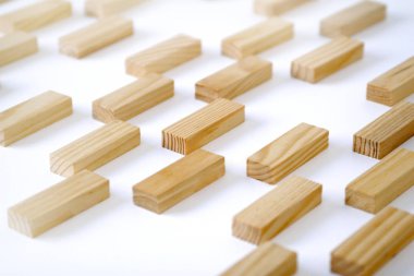 Tahta dikdörtgenler beyaz arka planda farklı sıralanmış. Uzayı kopyala Sunum için kapak şablonu, broşür, web, afiş, katalog, poster, kitap, dergi 