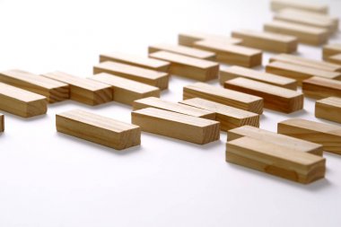 Tahta dikdörtgenler beyaz arka planda farklı sıralanmış. Uzayı kopyala Sunum için kapak şablonu, broşür, web, afiş, katalog, poster, kitap, dergi 