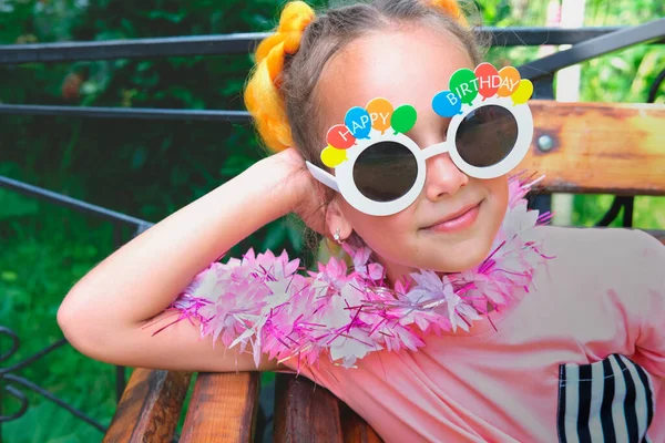 Beautiful Caucasian Girl Wearing Happy Birthday Sunglasses Hawaiian Lei Garland — Stock Photo, Image