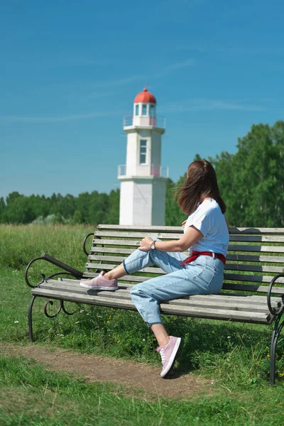 Middle Aged Woman Brown Hair Looking Lighthouse Windy Day Travelling — Stock Photo, Image