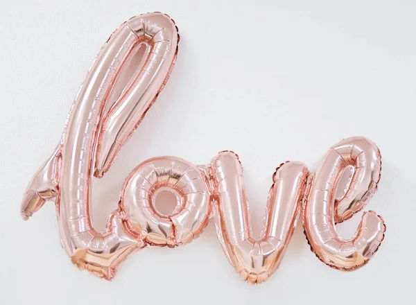 Nafukovací Slovo Láska Blízko Bílé Zdi Balónky Výzdobu Večírků Růžová — Stock fotografie