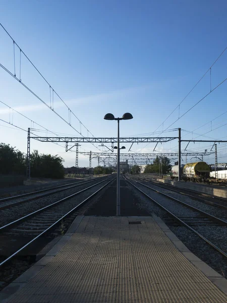 Par Trilhos Ferroviários Vazios — Fotografia de Stock