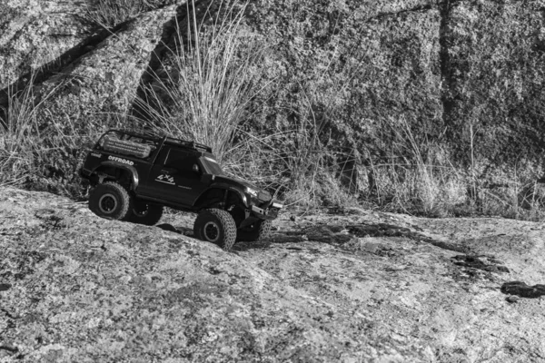  RC 4WD araçları şehir dışına sürüldü (Avila, İspanya; 08 / 15 / 2020)