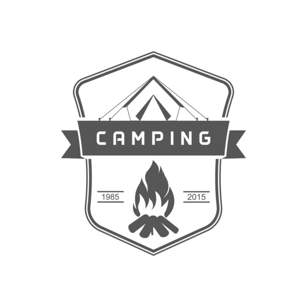 Logotipo de Camping. — Vector de stock