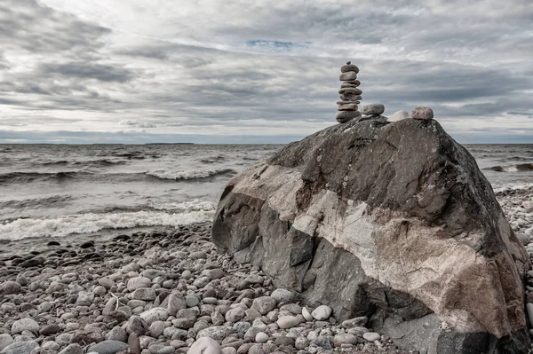 Природные Камни Уложенные Большой Скале Шведского Балтийского Моря Пустом Брусчатом — стоковое фото