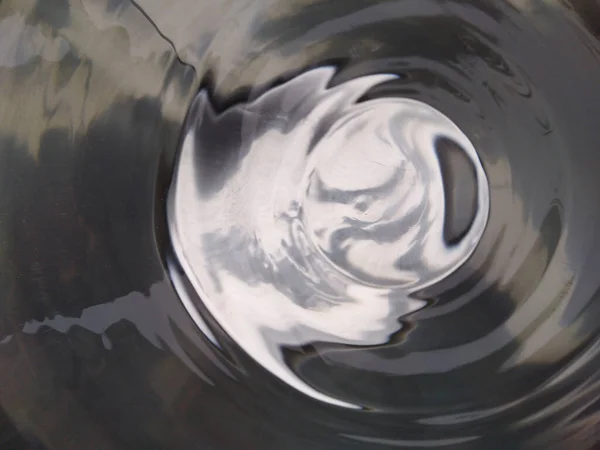 Düşen su ve kabarcıklar Arkaplan ve Duvar Kağıdı İçin Mükemmel