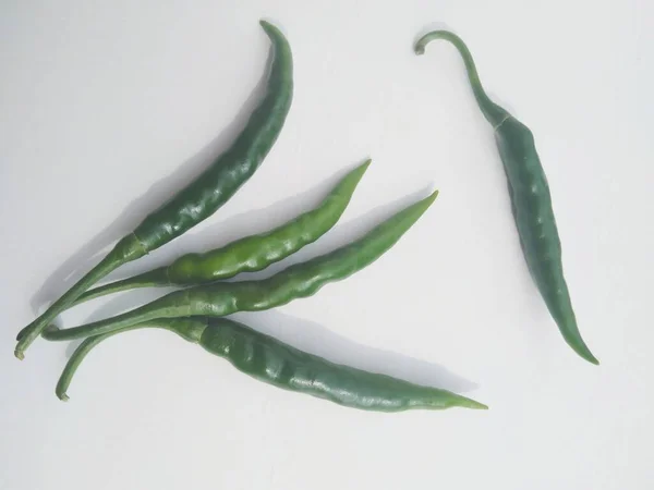 Groene Chili Geïsoleerd Een Witte Achtergrond — Stockfoto