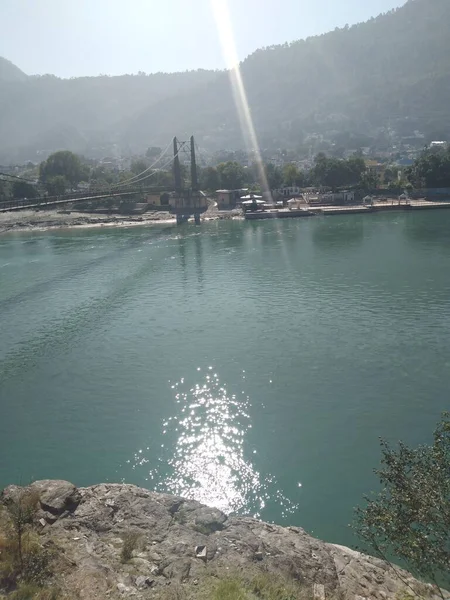 Nehrin üzerindeki köprü Güzel manzara