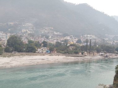 Nehrin ve doğanın güzel manzarası