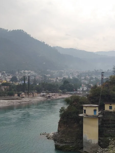 Nehrin ve doğanın güzel manzarası