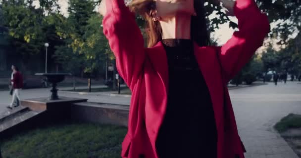 Close up portrait of a professional business woman smiling outdoor — Stock Video