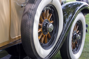  Bir tur otomobil tekerlekler