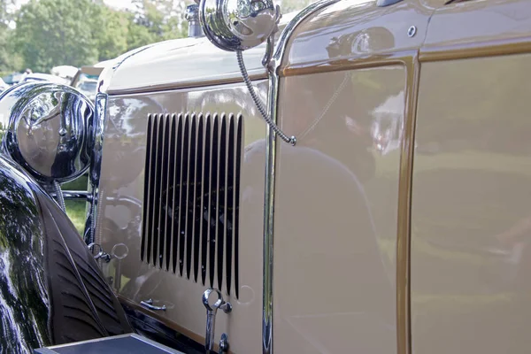 Cofano Louvers su auto d'epoca americana — Foto Stock