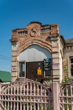 Ukrayna - 21 Haziran 2020: Modifiye edilmiş eski ve güzel bir bina