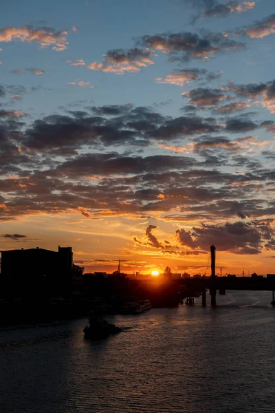 Величний Захід Сонця Місті Краєвидом Знамениту Річку Дніпро Дніпро — стокове фото