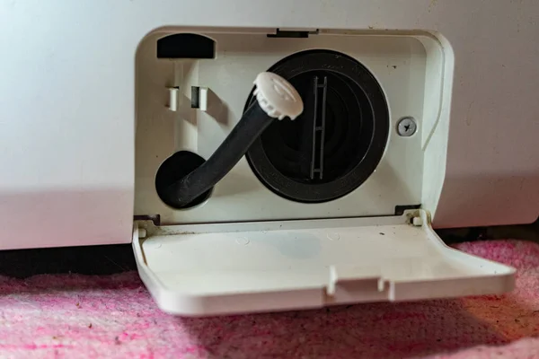 Filterreinigung Für Waschmaschinen Der Filter Der Waschmaschine Ist Verschmutzt — Stockfoto