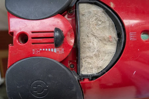 toz tıkanmış elektrik süpürgesi filtresi.