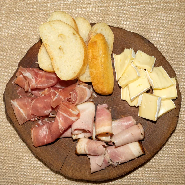 Board Appetizers Cheese Ham Tomato Prosciutto Cold Cuts — Stock Photo, Image