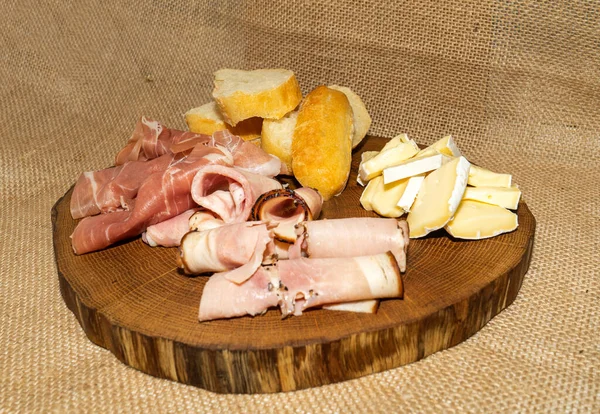 Board Appetizers Cheese Ham Tomato Prosciutto Cold Cuts — Stock Photo, Image