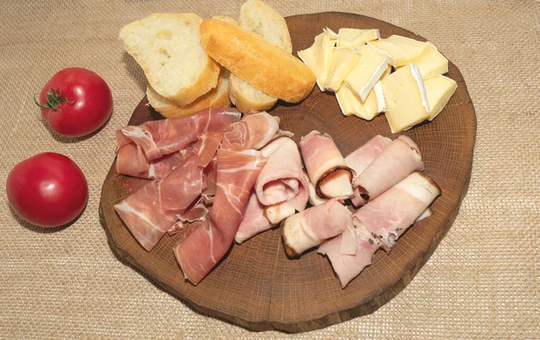 Board Appetizers Cheese Ham Tomato Prosciutto Cold Cuts — Stock Photo, Image