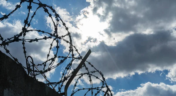 Low Angle View Barbed Wire Blue Sky — Stock Photo, Image