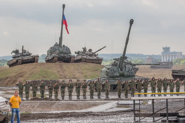 Zhukovsky, Rusya - 16 Ağustos 2014, Zhukovsky 'de tank gösterisi — Stok fotoğraf