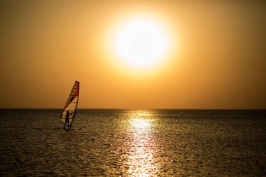 Rüzgâr sörfü siluetleri ilk kez Karadeniz Yazı 'nda