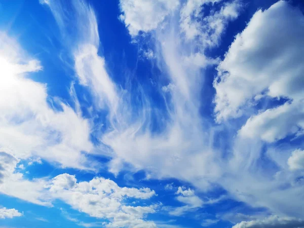 Langit Biru Yang Indah Dan Awan Latar Belakang Alam — Stok Foto