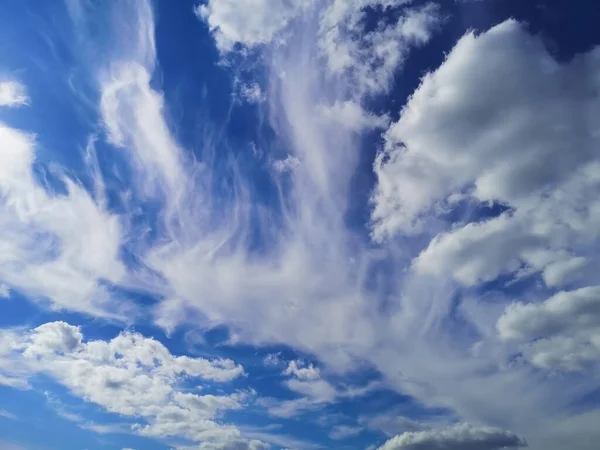 Langit Biru Yang Indah Dan Awan Latar Belakang Alam — Stok Foto