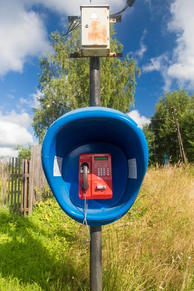Tver Oroszország 2020 Augusztus Kék Telefonfülke Nyomógombos Vezetékes Telefonnal Falu — Stock Fotó