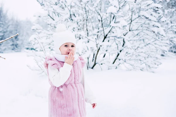 Little Girl Pink Fur Coat Stands Middle Snow Covered Park — Stock Photo, Image