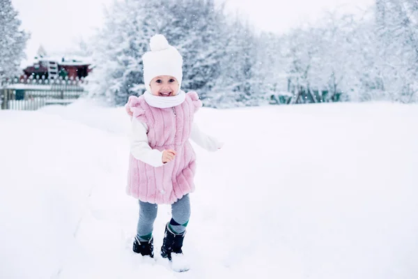 Little Girl Pink Fur Coat Stands Middle Snow Covered Park — Stock Photo, Image
