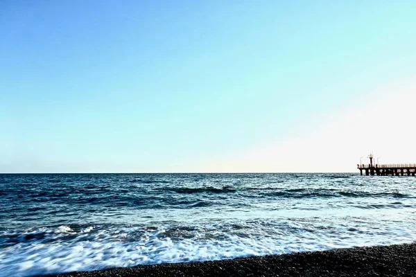 Akşamları Dalgalı Deniz Kıyıları — Stok fotoğraf