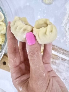 Elde hazır elle yapılan hamur tatlısı.