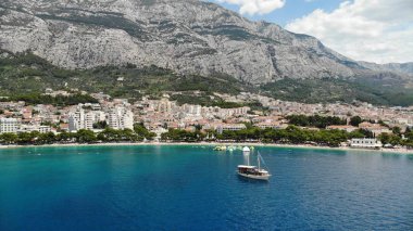 Dağlar ve Hırvatistan denizi