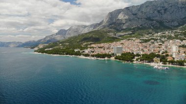 Dağlar ve Hırvatistan denizi